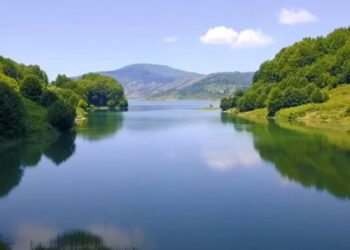 Λίμνη Αώου: Θρήνος για τον 16χρονο-Σοκαρισμένοι οι φίλοι του – Πήγε να πιάσει μπάλα και τον «τράβηξε» ο βυθός[video]