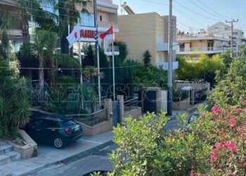 Ληστεία – Γλυφάδα: Στο νοσοκομείο γνωστός μουσικοσυνθέτης που βρισκόταν στα γραφεία της δισκογραφικής (video)