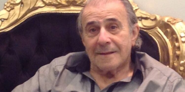 Alldaynews.gr «Τέτοια χτυπήματα δεν αντέχονται. Σε φέρνουν αντιμέτωπο με τη ματαιότητα της ζωής, με το απόλυτο κενό» – Η προσωπική τραγωδία του Βασίλη Μαλούχου
