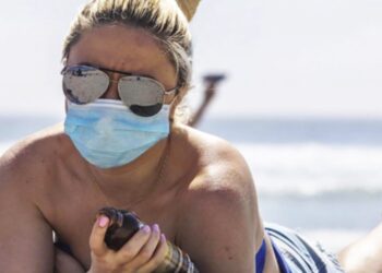 Alldaynews.gr Άσχημα Νέα: «Φορέστε μάσκες στην παραλία» – Η υποπαραλλαγή Όμικρον ΒΑ.5 «4 φορές πιο ισχυρή» από γρίπη