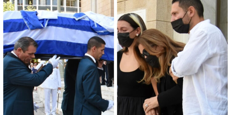 Κηδεία Γιάννη Κοντούλη: Συντετριμμένη η Δέσποινα Μοιραράκη[Φωτογραφίες]