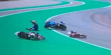 Moto GP Βαρκελώνης: Τρομακτική σύγκρουση στην πρώτη στροφή