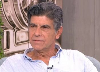 Γιάννης Μπέζος: «Ο Βασίλης Τσιτσάνης ήταν ο πιο σνομπ άνθρωπος που πέρασε ποτέ από την Ελλάδα»