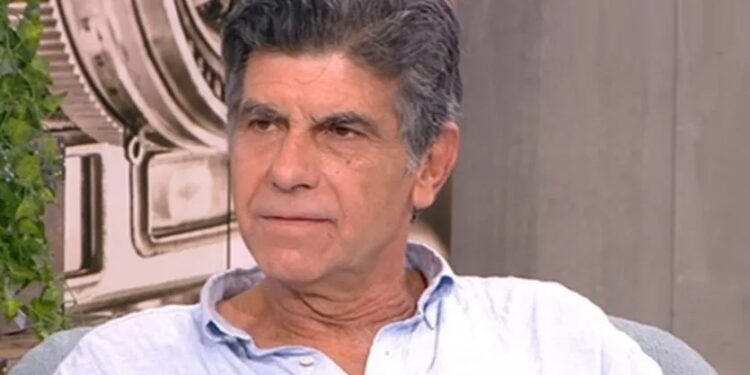 Γιάννης Μπέζος: «Ο Βασίλης Τσιτσάνης ήταν ο πιο σνομπ άνθρωπος που πέρασε ποτέ από την Ελλάδα»