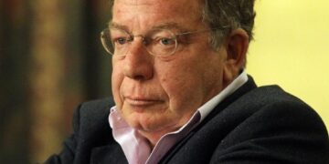 Alldaynews.gr Θρήνος: Νεκρός ο Ηλίας Νικολακόπουλος-”Έφυγε” ενω κολυμπούσε σε παραλία της Σύρου