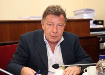 Θρήνος: Νεκρός ο Ηλίας Νικολακόπουλος-”Έφυγε” ενω κολυμπούσε σε παραλία της Σύρου