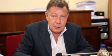 Alldaynews.gr Θρήνος: Νεκρός ο Ηλίας Νικολακόπουλος-”Έφυγε” ενω κολυμπούσε σε παραλία της Σύρου