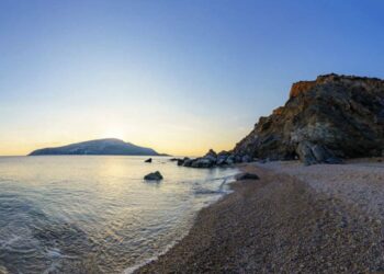 Κρήτη: Ηλικιωμένο ζευγάρι κοιμήθηκε στην παραλία και η γυναίκα αγνοείται