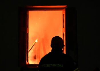Alldaynews.gr ΕΚΤΑΚΤΟ! Πυρκαγιά σε σπίτι στο Νεοχώρι – Πληροφορίες για εγκλωβισμένο