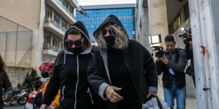 Alldaynews.gr “Δεν ντρέπονται λίγο; Πρέπει να ντρέπονται”, είπε η Μητέρα και η αδελφή της Ρούλας για το ζεϊμπέκικο μετά τον θάνατο της Μαλένας