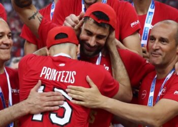 Ο Γιώργος Πρίντεζης συγκλόνισε στο “αντίο” του: “Από του χρόνου θα βλέπουμε τον Ολυμπιακό μαζί, όπως κάναμε πριν από 20 χρόνια”