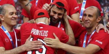 Alldaynews.gr Ο Γιώργος Πρίντεζης συγκλόνισε στο “αντίο” του: “Από του χρόνου θα βλέπουμε τον Ολυμπιακό μαζί, όπως κάναμε πριν από 20 χρόνια”