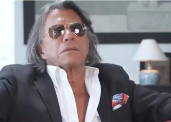 Ηλίας Ψινάκης: «Φτάνω στο περίπτερο και διαβάζω “παντρεύτηκε ο Ρουβάς τον Ψινάκη”»