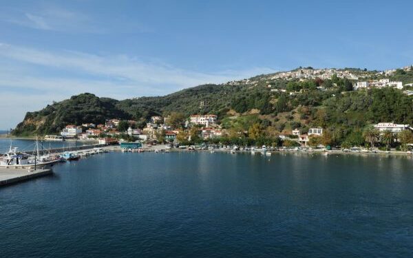 Alldaynews.gr Κακός χαμός σε έλεγχο για ανασφάλιστους εργαζόμενους σε beach bar – “Είστε κλέφτες κύριοι”