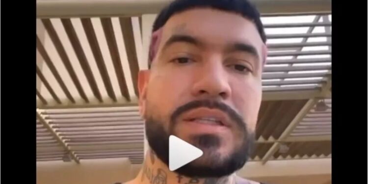 Alldaynews.gr MAD VMA 2022 – Snik: «Όπου τον πετυχαίνω, θα τρώει ξύλο-Εγώ εδώ είμαι, δυο χέρια, τρία πόδια…»