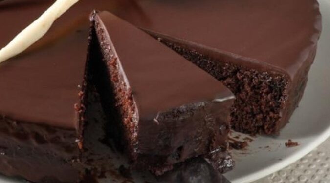 Alldaynews.gr Θα σας ξετρελάνει: Πανεύκολη σοκολατόπιτα μόνο με 5 ευρώ!
