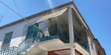 «Με εκβίαζε η μάνα για να μην την καταγγείλω» – Τι λέει συγγενής της 51χρονης που ζούσε το νέο «Κωσταλέξι»