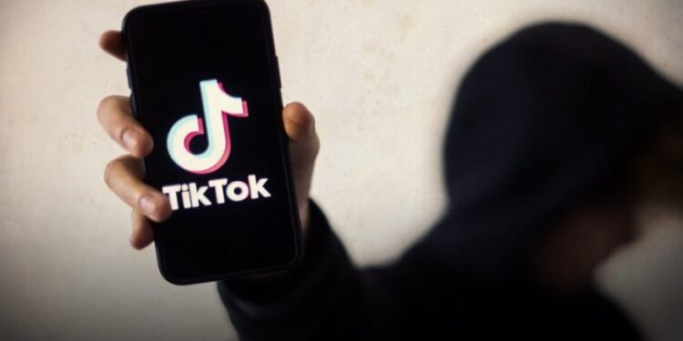 Alldaynews.gr Βόλος: «Είμαι ο Θεός» έλεγε ο 37χρονος και μετά έκοψε τις φλέβες του – Βίντεο-σοκ στο TikΤok