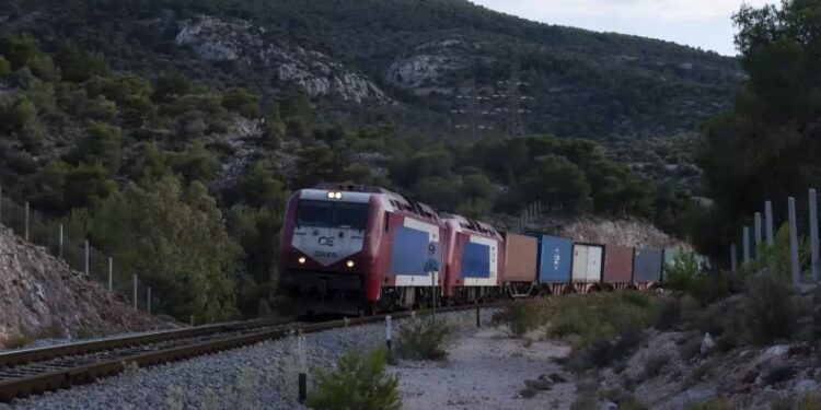 Ημαθία: Τρένο παρέσυρε αυτοκίνητο στις γραμμές – Νεκρός ο 53χρονος οδηγός του ΙΧ