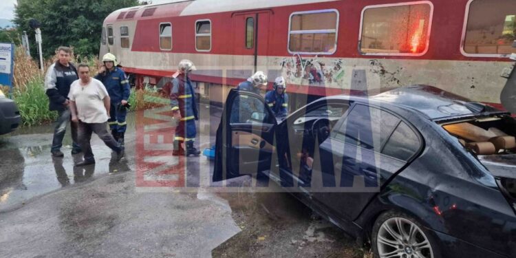 Alldaynews.gr Σκύδρα: Σε σοβαρή κατάσταση η μία τραυματίας από τη σύγκρουση τρένου με αυτοκίνητο – “Νοσηλεύεται στο “Παπανικολάου”