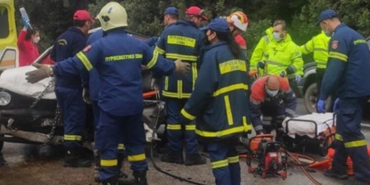 Alldaynews.gr Καρφώθηκε σε κολώνα φωτισμού: Νεκρός 20χρονος-Σοβαρά ο 24χρονος αδελφός του