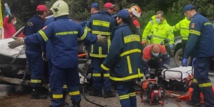 ”Πάγωσαν” μέχρι και οι Πυροσβέστες-Σοκαριστική Καραμπόλα: Ένας νεκρός και 4 σοβαρά τραυματίες[Δείτε Εικόνες]