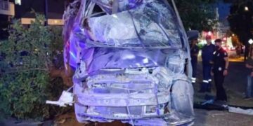 Alldaynews.gr Τραγωδία στο Χαλάνδρι:Νεκρός 20χρονος–ΙΧ καρφώθηκε σε δέντρο