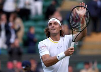 Στέφανος Τσιτσιπάς: «Χτενίζω 20 λεπτά την ημέρα τα μαλλιά μου-Βάζω Λάδι και Ρίγανη»