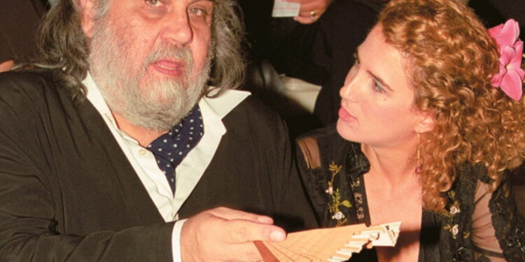 Βαγγέλης Παπαθανασίου: Στην κρυφή του σύζυγο η αμύθητη περιουσία του σπουδαίου μουσικοσυνθέτη