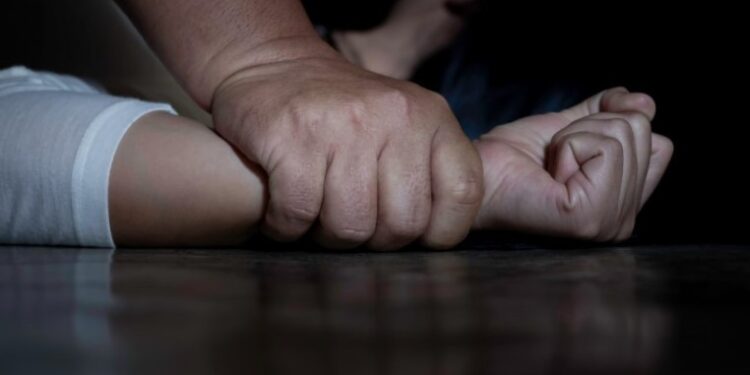 Alldaynews.gr 41χρονος χτύπησε τη μητέρα του – «Να ψοφήσεις, θα σε θάψω παλιόγρια»