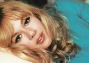 «Η Αλίκη Βουγιουκλάκη μου έδειχνε την πρησμένη κοιλίτσα της, διαισθανόταν ότι ήταν κάτι άλλο»