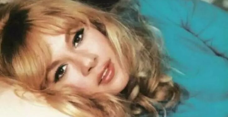 Alldaynews.gr «Η Αλίκη Βουγιουκλάκη μου έδειχνε την πρησμένη κοιλίτσα της, διαισθανόταν ότι ήταν κάτι άλλο»