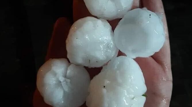 Alldaynews.gr Χαλάζι σε μέγεθος… αυγού στην Καστοριά – Τραυματίστηκε γυναίκα στον ώμο (video)