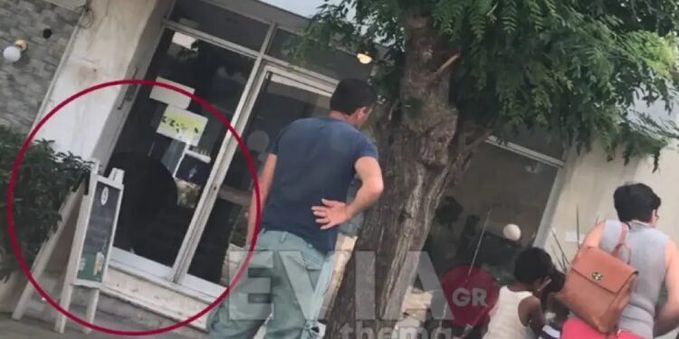 Τρόμος στη Χαλκίδα: Γυναίκα γεμάτη αίματα στο έδαφος (video)