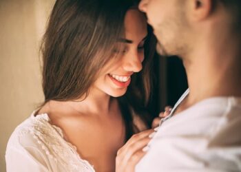 Η Νέα Μόδα! Soft Swιngers: Το ζευγάρι που απολαμβάνει γuμνές στιγμές με άλλους αλλά…[video]