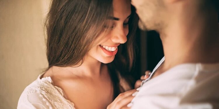 Η Νέα Μόδα! Soft Swιngers: Το ζευγάρι που απολαμβάνει γuμνές στιγμές με άλλους αλλά…[video]