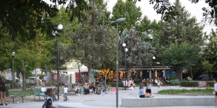 Alldaynews.gr Λάρισα: Στο νοσοκομείο 9χρονο αγόρι – Το «χτύπησε» ρεύμα από κολόνα φωτισμού σε πλατεία της πόλης