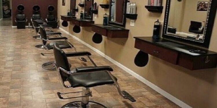 Alldaynews.gr Νεαρός κομμωτής με ευρύ πελατολόγιο πέθανε αναπάντεχα – Σήκωσε ξαφνικά πίεση και έχασε τη μάχη