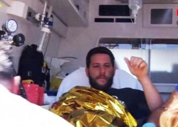 Δάκρυσε η Ελλάδα με αγκαλιά πατέρα στον 30χρονο Ιβάν: Αγνοούνταν 19 ώρες στη θάλασσα, πώς σώθηκε [video]