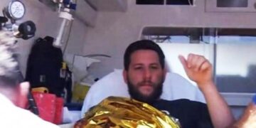 Δάκρυσε η Ελλάδα με αγκαλιά πατέρα στον 30χρονο Ιβάν: Αγνοούνταν 19 ώρες στη θάλασσα, πώς σώθηκε [video]