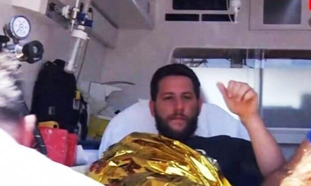 Δάκρυσε η Ελλάδα με αγκαλιά πατέρα στον 30χρονο Ιβάν: Αγνοούνταν 19 ώρες στη θάλασσα, πώς σώθηκε [video]