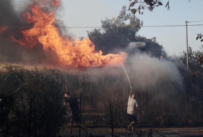 Στεφανίδη: Καίγεται το σπίτι της στην Παλλήνη - «Καιγόμαστε !!!! Ένα πυροσβεστικό στην Χειμάρρας»