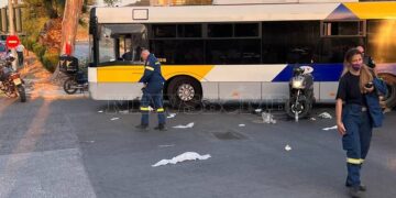 Τρομακτικό τροχαίο στην παραλιακή: Λεωφορείο συγκρούστηκε με μηχανή