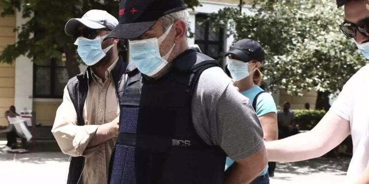 Alldaynews.gr Ψευτογιατρός: «Τους παρακαλώ πολύ να γίνουν καλύτεροι χριστιανοί και να με συγχωρήσουν»