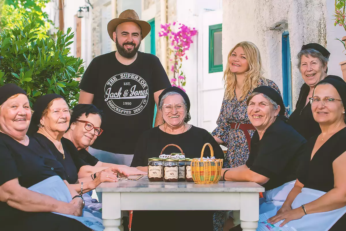 Οι γιαγιάδες... τράπερ από την Κρήτη με το γλυκό μελιτζάνα - Το βίντεο που έχει γίνει viral