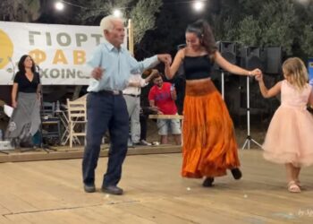 Γιώργος Κωβαίος: Αυτός είναι ο χορευταράς παππούς από τη Σχοινούσα[video]