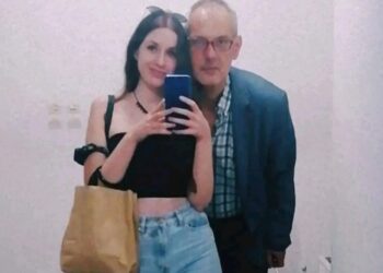 «Σου ‘λεγα δεν θα πάρεις ποτέ άδεια μπαμπά;»: Συγκλονίζει η κόρη του διευθυντή του ΕΦΚΑ που πέθανε στο γραφείο