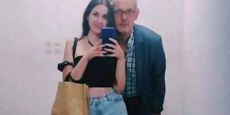 «Σου ‘λεγα δεν θα πάρεις ποτέ άδεια μπαμπά;»: Συγκλονίζει η κόρη του διευθυντή του ΕΦΚΑ που πέθανε στο γραφείο