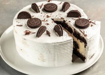 Το Απίστευτο γλυκό ψυγείου!Μόνο με τρία υλικά και μόλις ένα τέταρτο