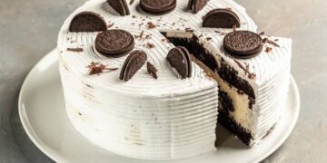 Alldaynews.gr Το Απίστευτο γλυκό ψυγείου!Μόνο με τρία υλικά και μόλις ένα τέταρτο